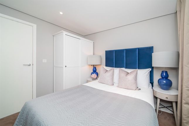 Flat to rent in Merchant Square, London