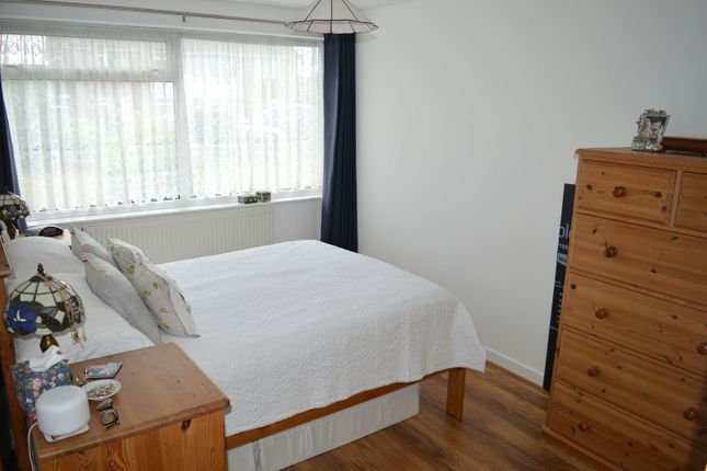 42, Larkspur Way, West Ewell photo 4