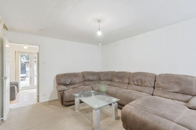 52, Tilbury Crescent, Leicester photo 4