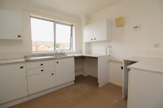 30, Stoneleigh Court, Peterborough photo 4