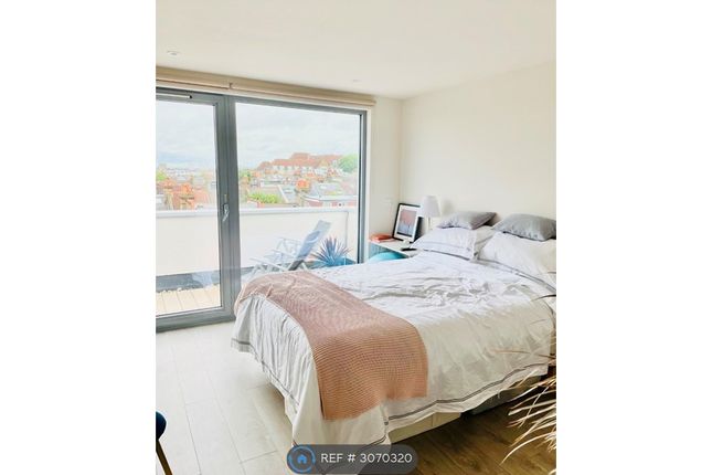 Cube Apartments, Chatham Road, London photo 4
