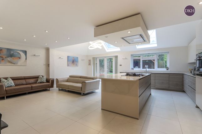 11, Hampden Way, Hertfordshire photo 4