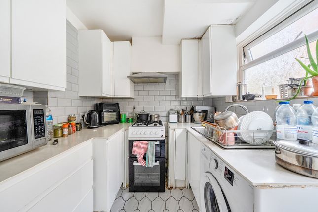 210, London Road, Morden photo 3
