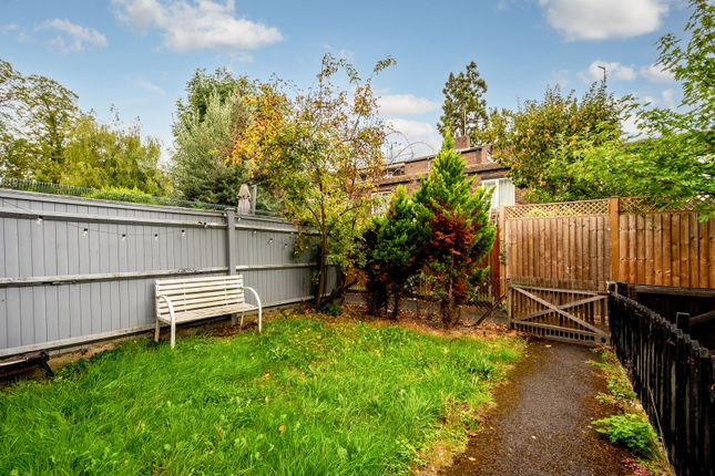 Arabella Drive, Putney photo 3