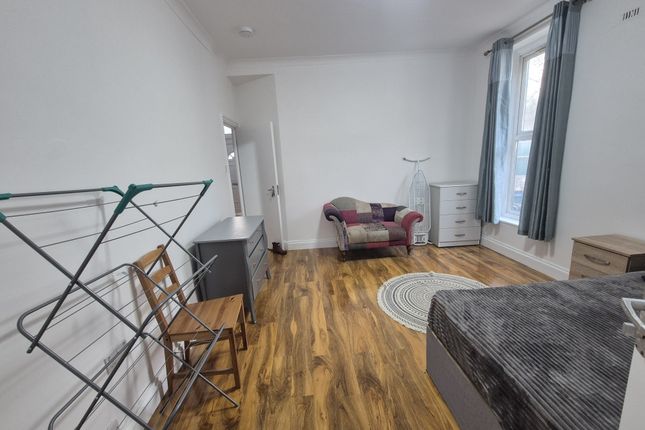 173, Shernhall Street, London photo 4