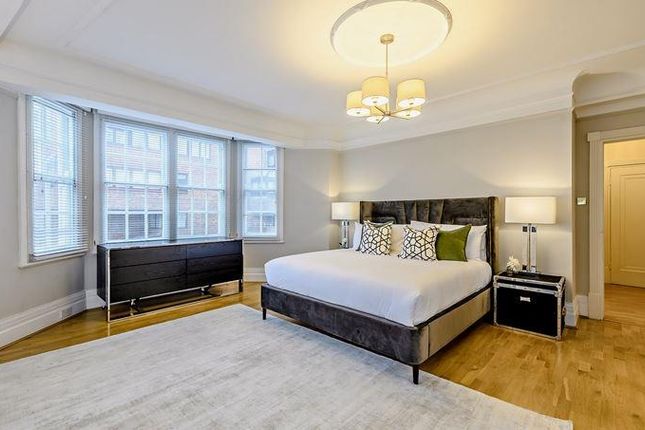 Flat to rent in Strathmore Court, Park Road, London