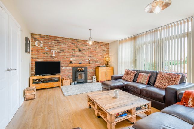Harvham House, Tump Lane, Undy, Caldicot photo 4
