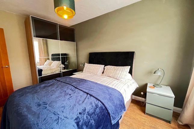 12 Chelsworth Drive, Romford photo 4