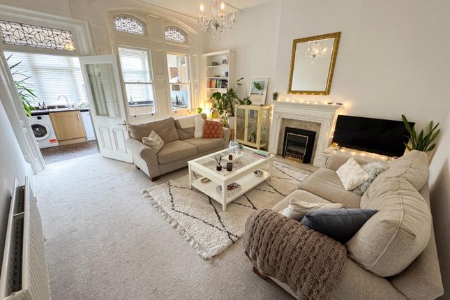Flat 2, Allerton Hall, Chapel Allerton photo 2