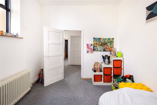 Flat for sale in Cleveland Way, Stepney, London