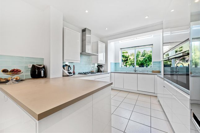 End terrace house for sale in Cheapside Road, Ascot