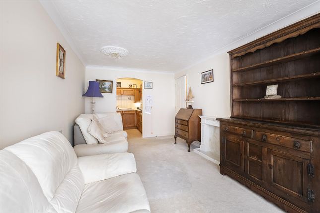 12 Davis Court, Marlborough Road, St. Albans photo 3
