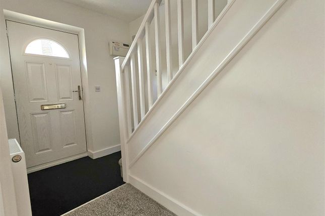 118, Comelybank Drive, Mexborough photo 2