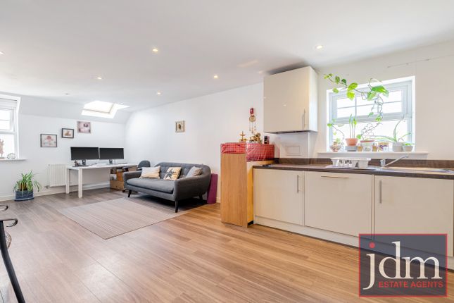 Flat 11, Caledonian Court, 3, Wells View Drive, Bromley photo 4