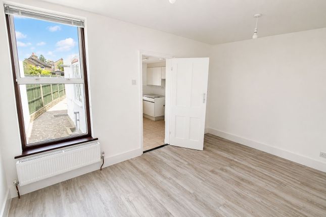 2, Railway Terrace, Staines-upon-Thames photo 5