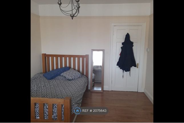 Flat to rent in Queens Mansions, London
