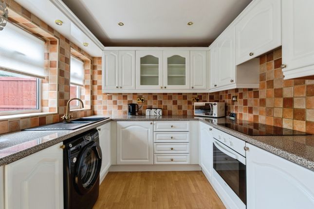 34, Oak Drive, Leicester photo 4