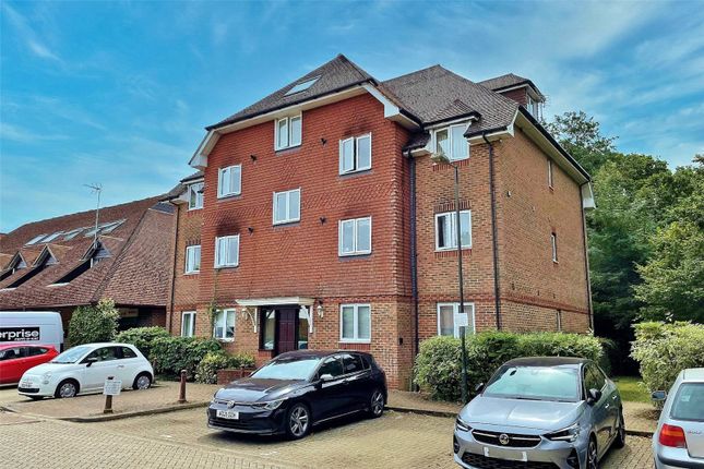 Thumbnail Flat to rent in Maidenbower Square, Maidenbower, Crawley, West Sussex