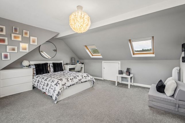 11 Embleton Road, Watford photo 4