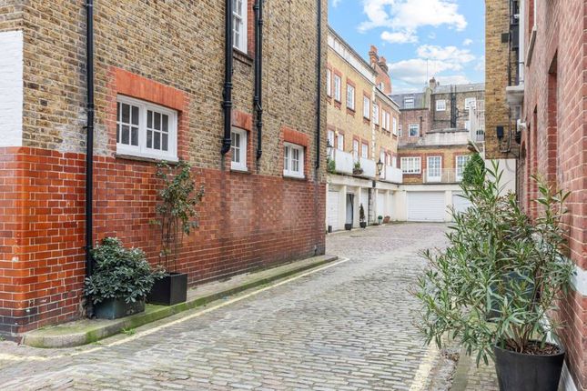 Flat for sale in Devonshire Close, Marylebone, London