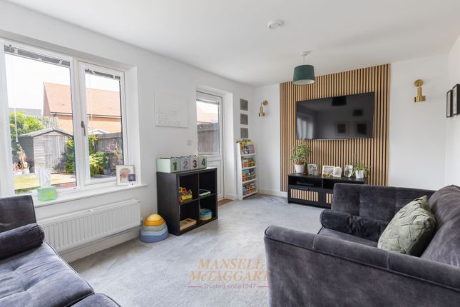 1 Geranium Close, Crawley photo 4