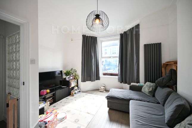 Flat A 37, Rainham Road, London photo 4