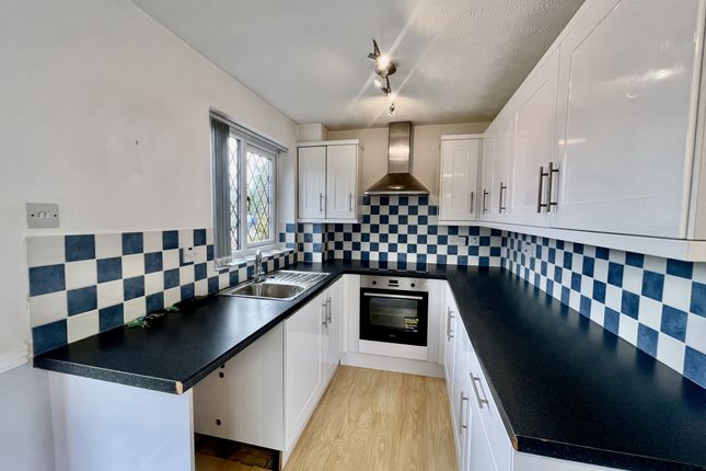 4, Boleyn Court, Blackpool photo 3