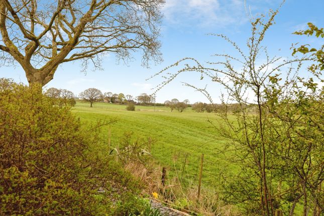 12, Heather Lea Drive, Chorley photo 2