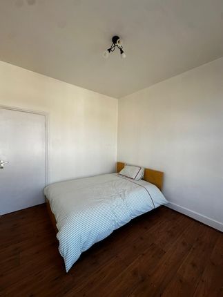 107, Turnpike Lane, London photo 2