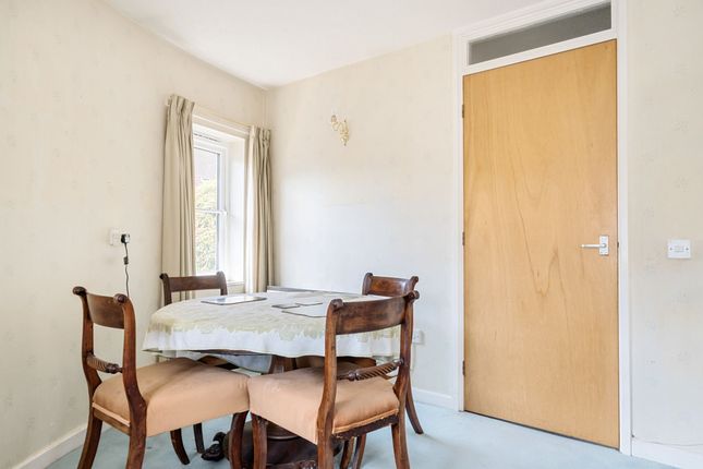 Flat 16, Rose Court St. Cyriacs, Chichester photo 3