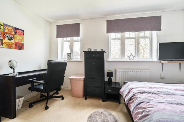 Town house to rent in Greystock Road, Warfield, Bracknell
