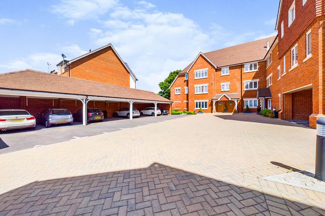 Flat for sale in Tilney Drive, Horsham