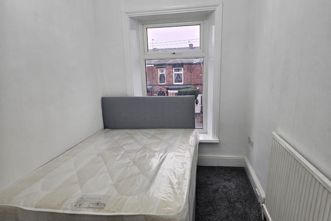 84, Manchester Road, Heywood photo 2