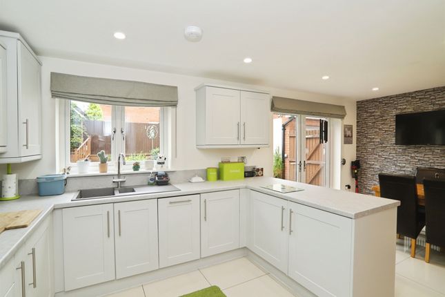 13, Brynteg Green, Pontypridd photo 4