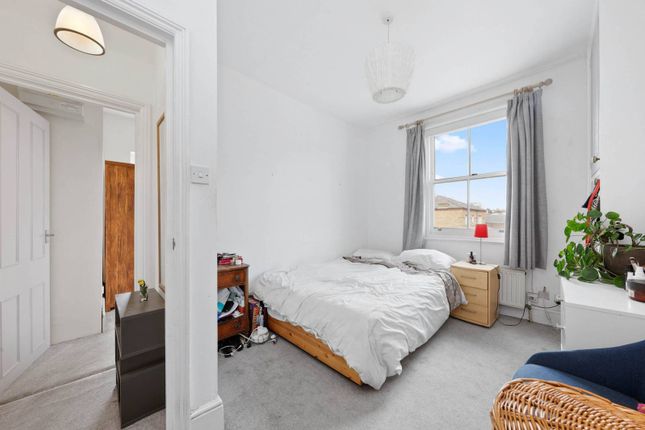 Thumbnail Flat to rent in St Martins Road, Oval, London