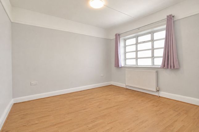 14 Fire Station Flats, 520 London Road, Isleworth photo 2