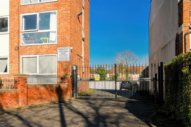 Flat 1.  Highland Court, Gordon Road, South Woodford photo 3