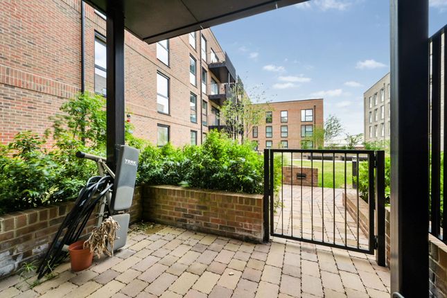 Flat 4 Luxton House 2, Sackett Road, Barking photo 3