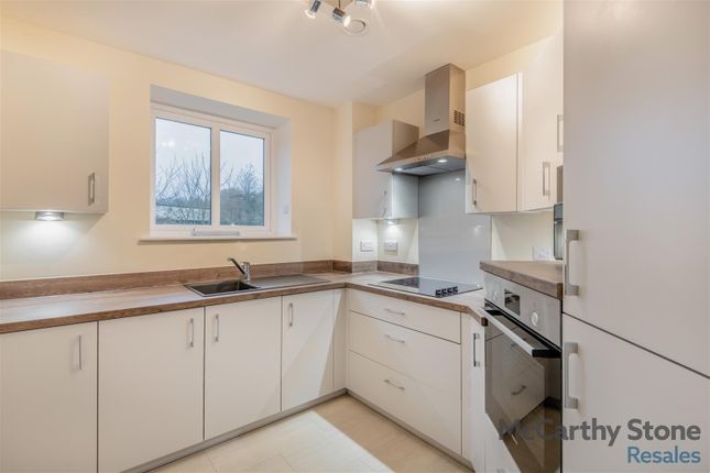 25 Elkington House, Charlton Green, Dover photo 4