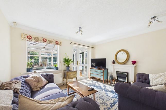 20, Perry Way, Lightwater photo 5
