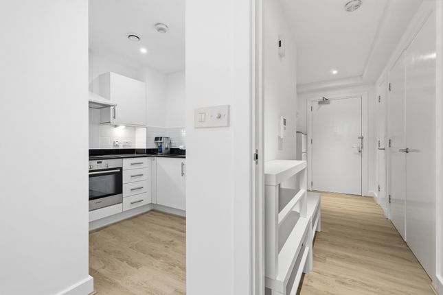Zenith Close, London photo 4