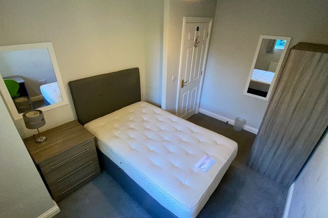 Room to rent in Parkside Road, Reading, Berkshire