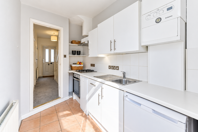 8 Cowper Avenue, Sutton photo 4