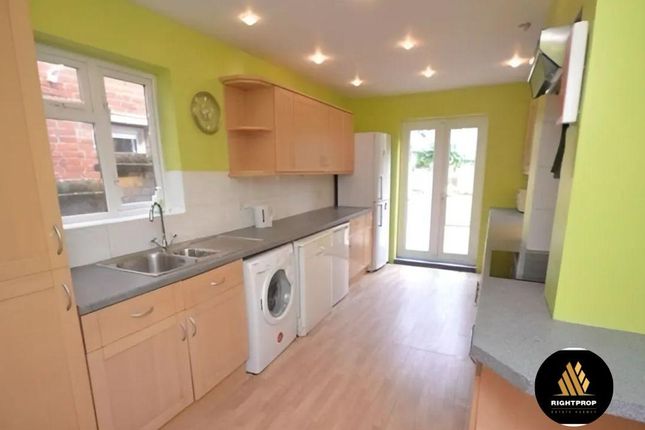 Shared accommodation to rent in Swainstone Road, Reading