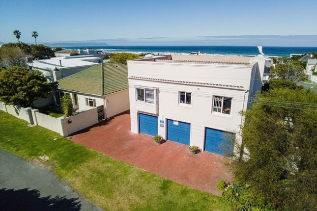 Detached house for sale in 77 8th Street, Voelklip, Hermanus Coast, Western Cape, South Africa