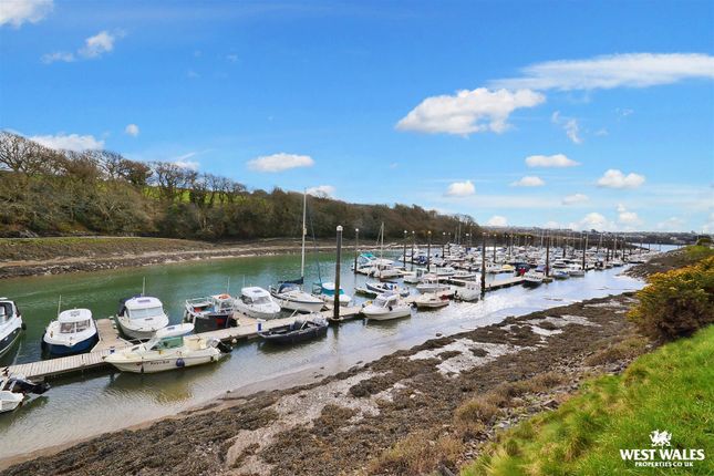 27, Gaddarn Reach, Milford Haven photo 3