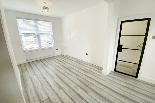 103, Oakfield Street, Greater Manchester photo 3