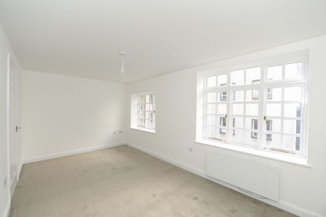 Flat 1 Co-Operative House, Knifesmithgate, Chesterfield photo 3