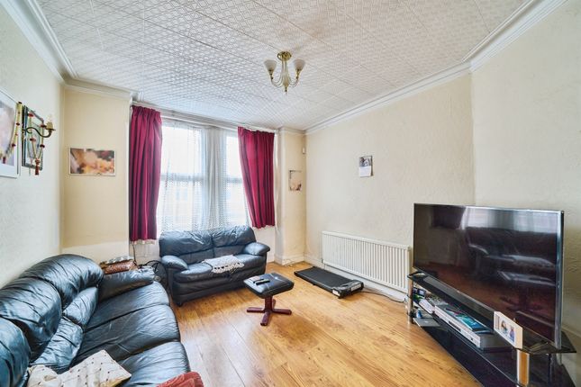 78, Masons Avenue, Harrow photo 2