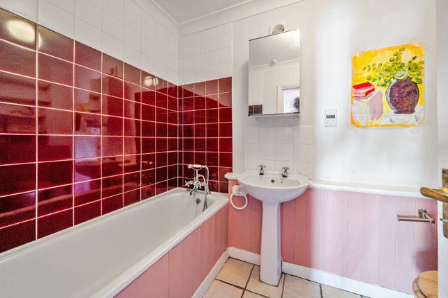 Flat 10, 215-217, Bedford Hill, London photo 4
